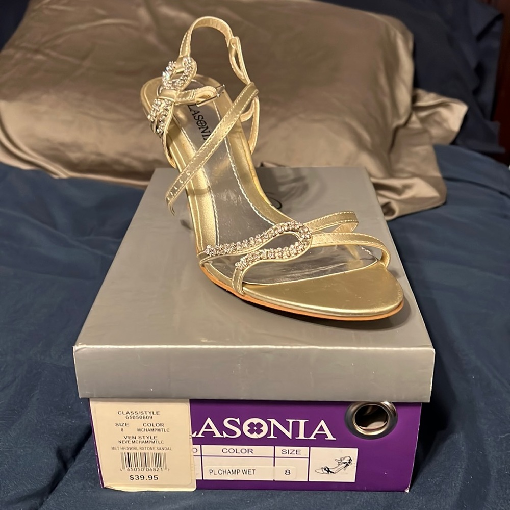 Dress shoes slight heel